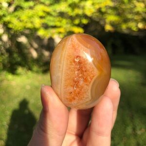 Druzy carnelian palmstone